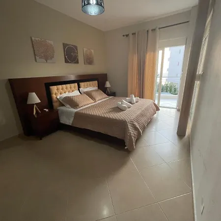 Apartment Cozy And Spacious With Sea View Sarande